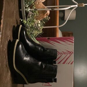 Women’s size 7 booties